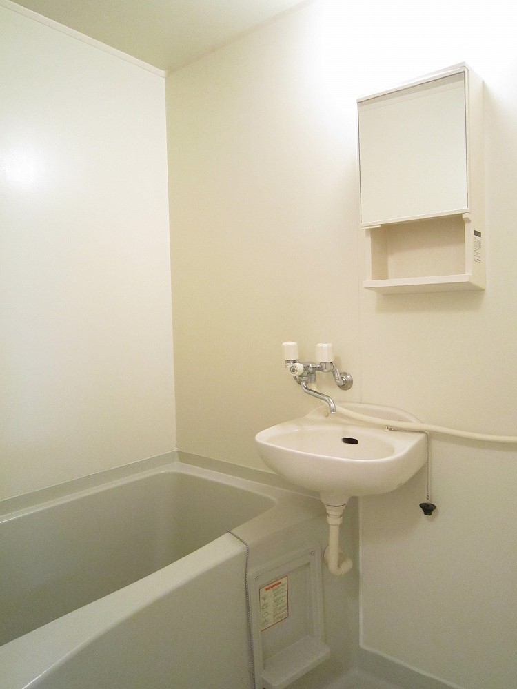 カルナ横浜203【横浜駅】【平沼橋駅】1K